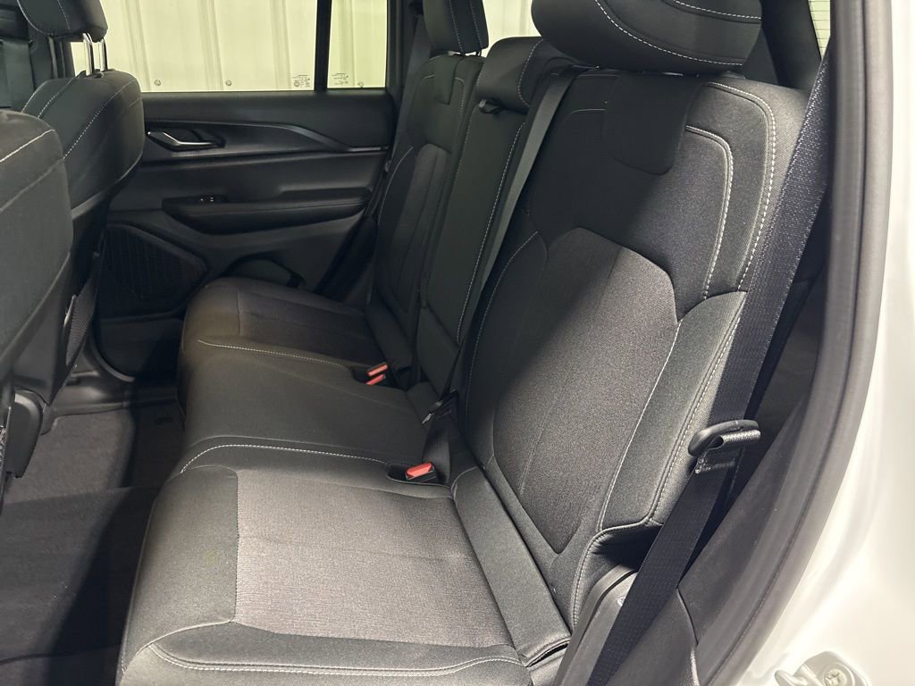 2025 Jeep Grand Cherokee Laredo - Photo 12