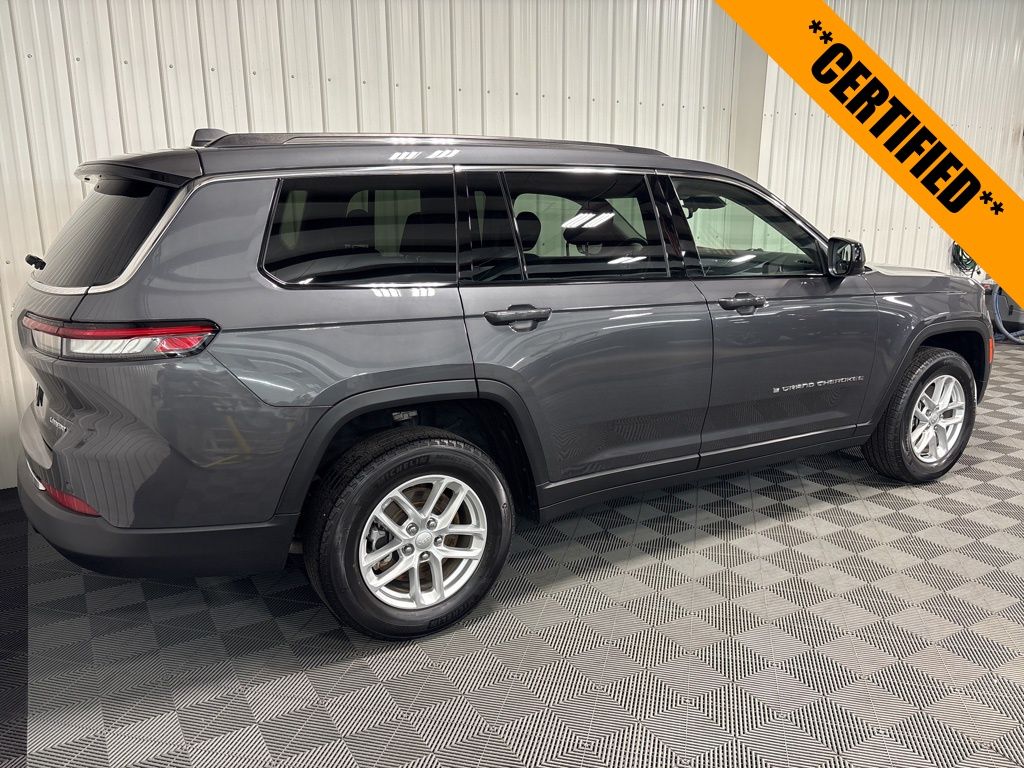 2022 Jeep Grand Cherokee Laredo photo 3