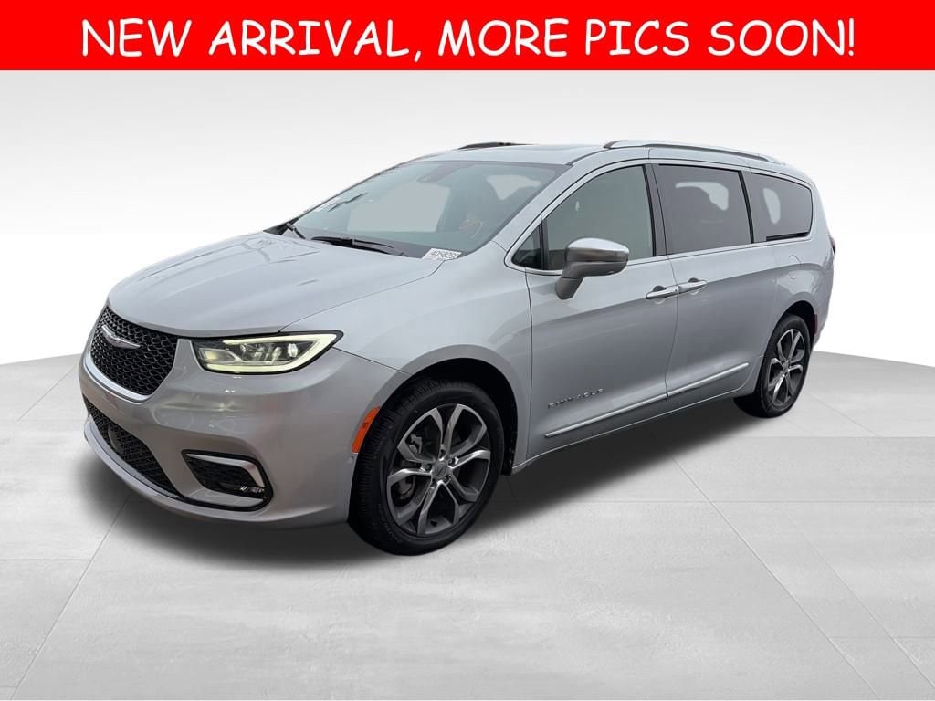 2022 Chrysler Pacifica Pinnacle's photo