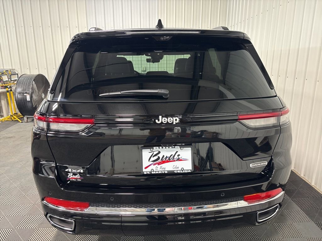 2025 Jeep Grand Cherokee Overland photo 2