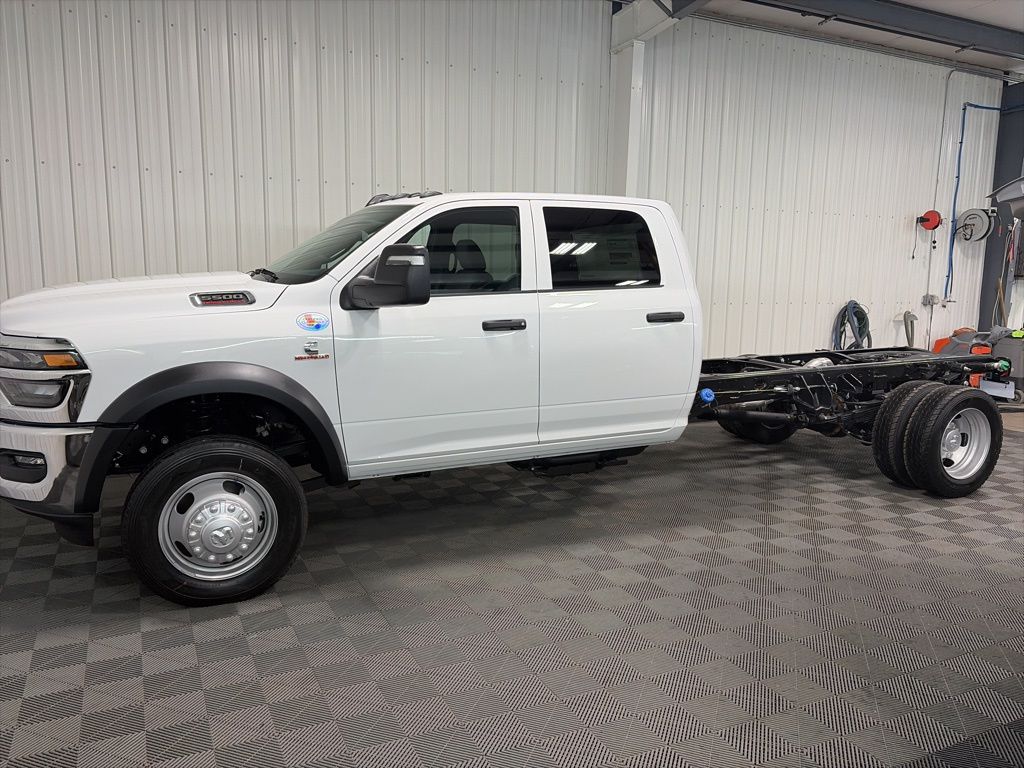 2026 Ram 5500 Tradesman photo 3