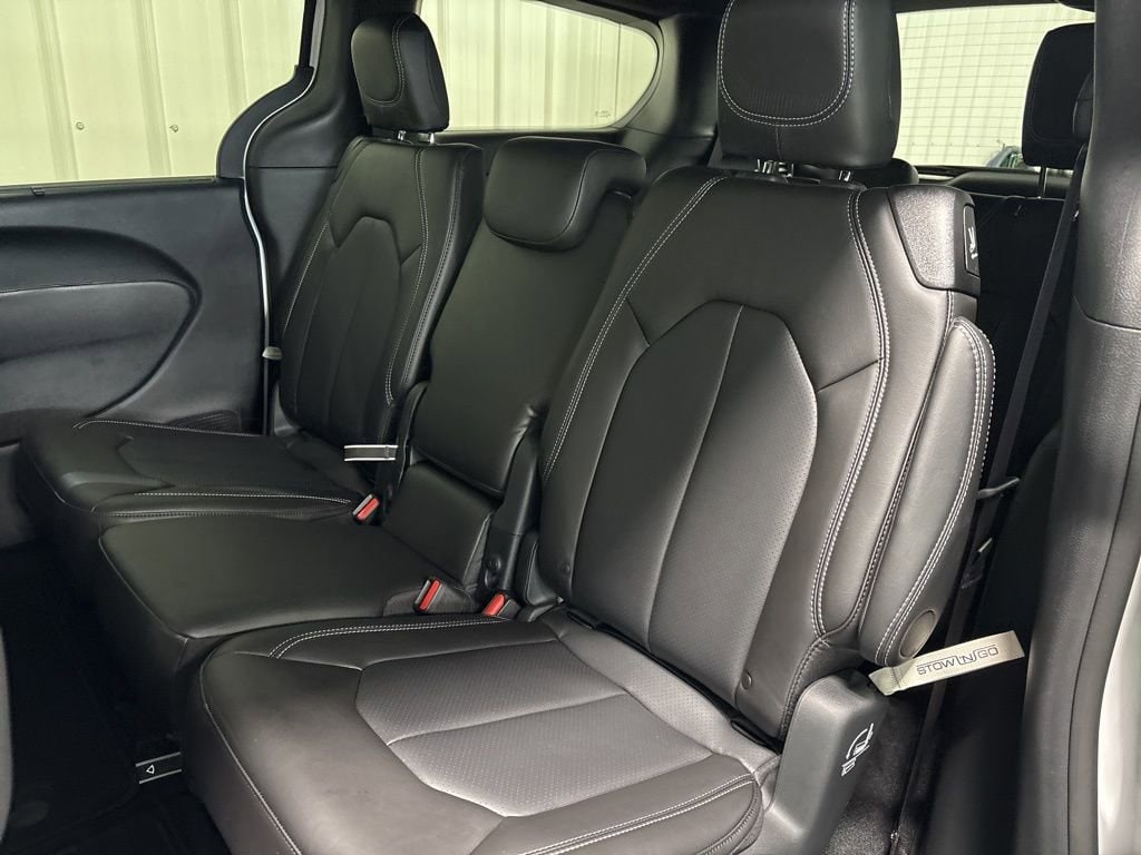 2026 Chrysler Pacifica Select - Photo 13