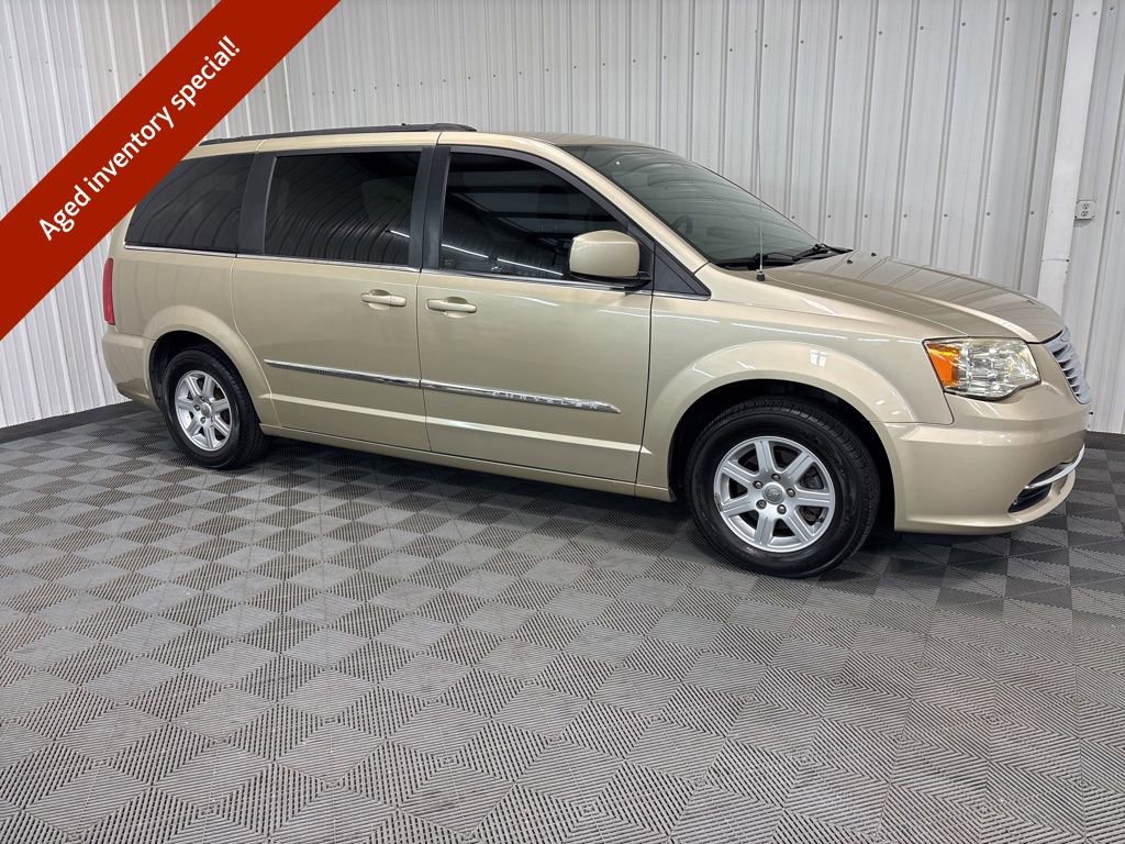 2011 Chrysler Town & Country Touring's photo