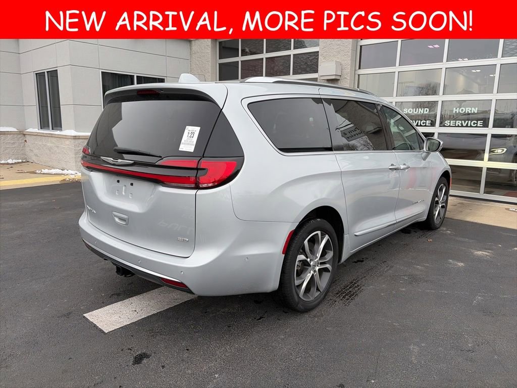 2022 Chrysler Pacifica Pinnacle photo 2