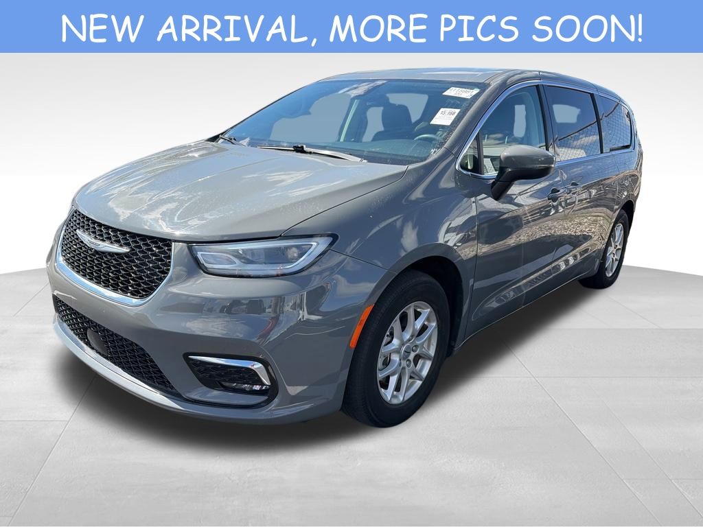 2023 Chrysler Pacifica Touring L's photo