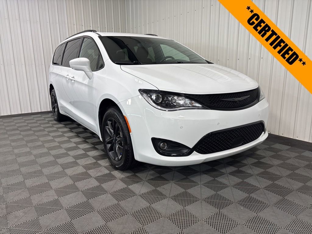 2020 Chrysler Pacifica Touring L photo 3