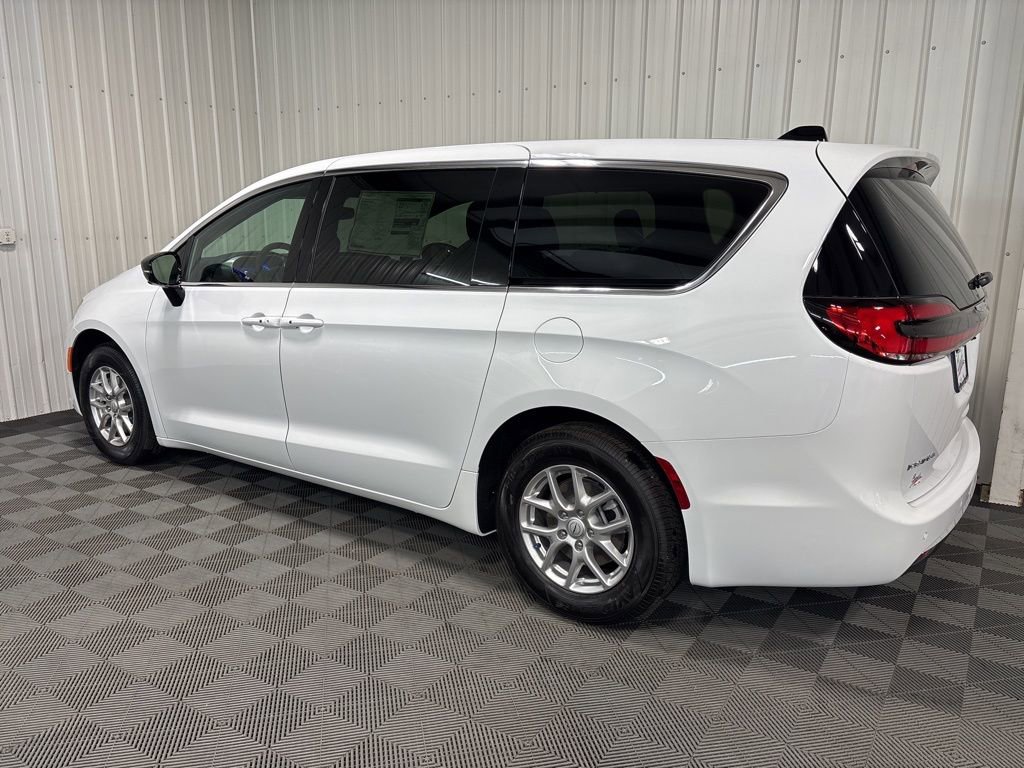 2026 Chrysler Pacifica Select - Photo 6