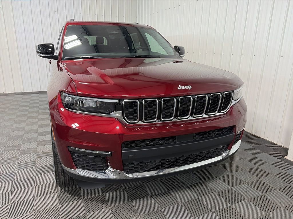 2025 Jeep Grand Cherokee Limited photo 2
