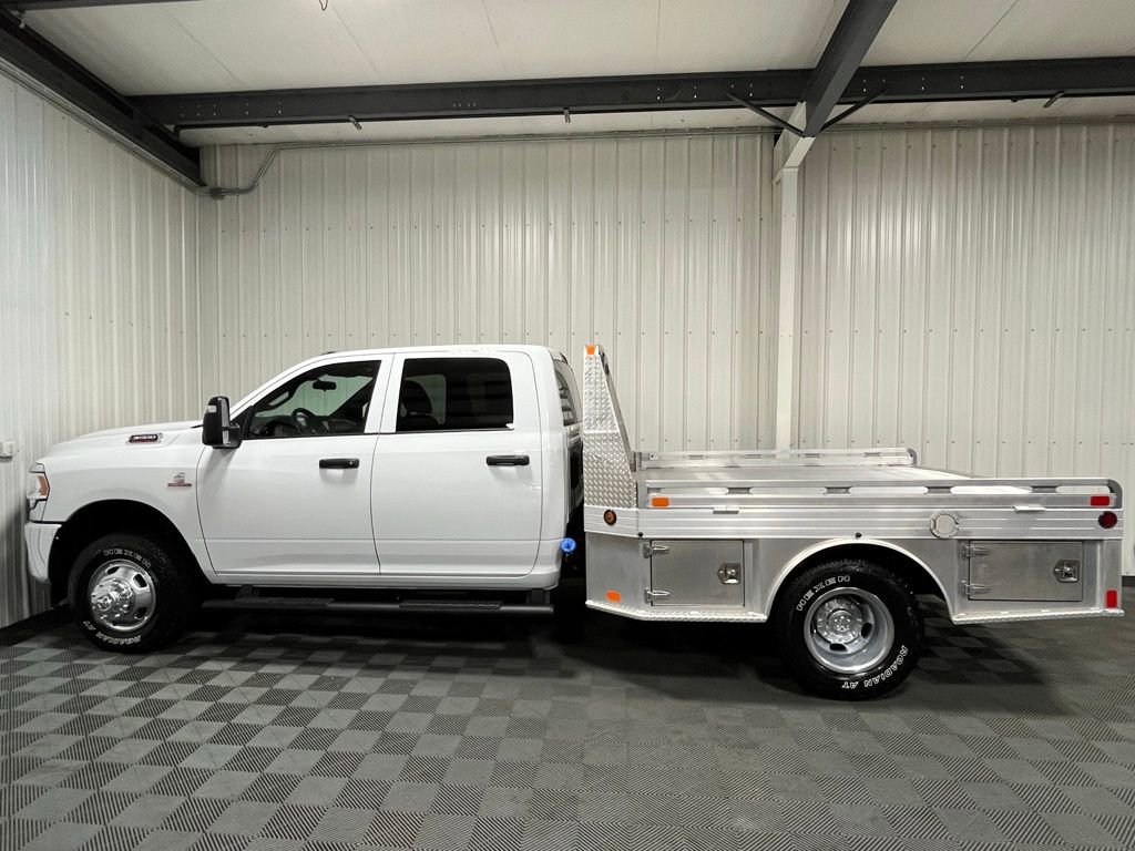 2024 Ram 3500 Tradesman photo 2