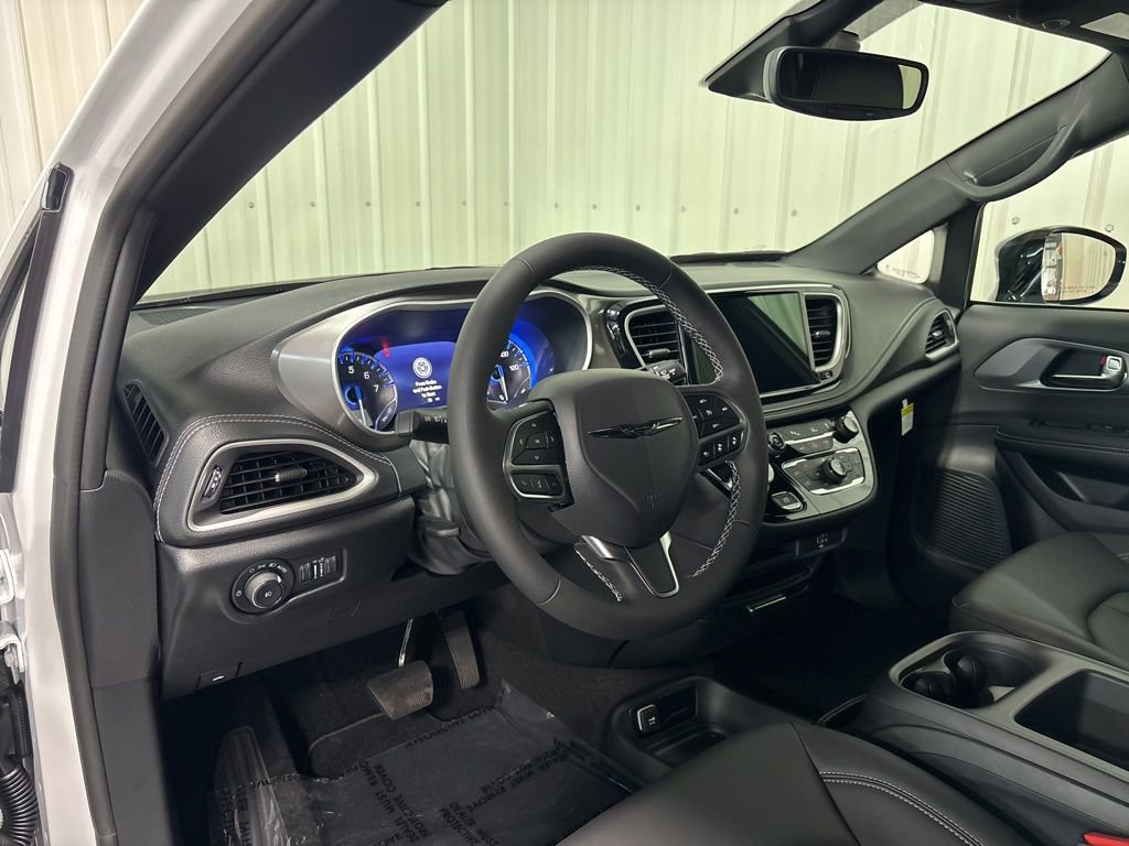 2026 Chrysler Pacifica Select - Photo 9