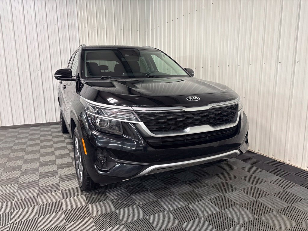 Used 2021 Kia Seltos S with VIN KNDEUCAA8M7098713 for sale in Celina, OH