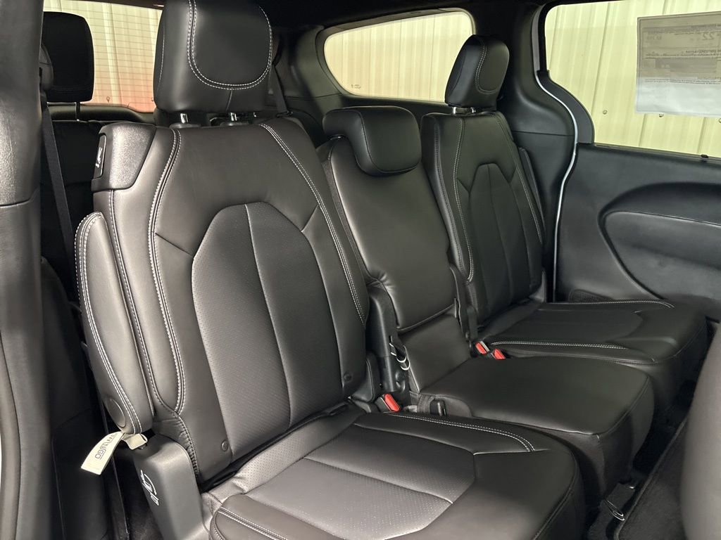 2026 Chrysler Pacifica Select - Photo 18