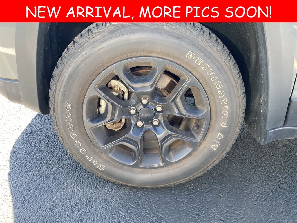 2022 Jeep Cherokee Latitude photo 2