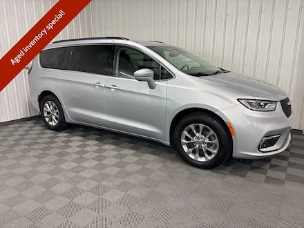 2022 Chrysler Pacifica Touring L Minivan/Van