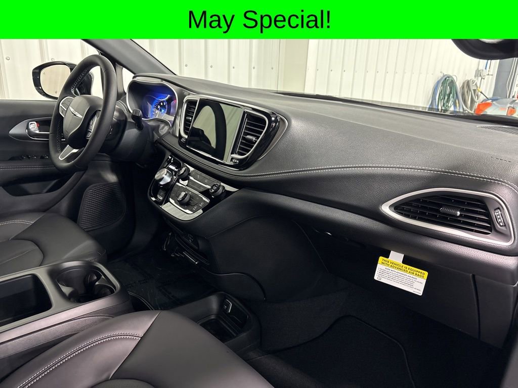 2026 Chrysler Pacifica Select - Photo 15