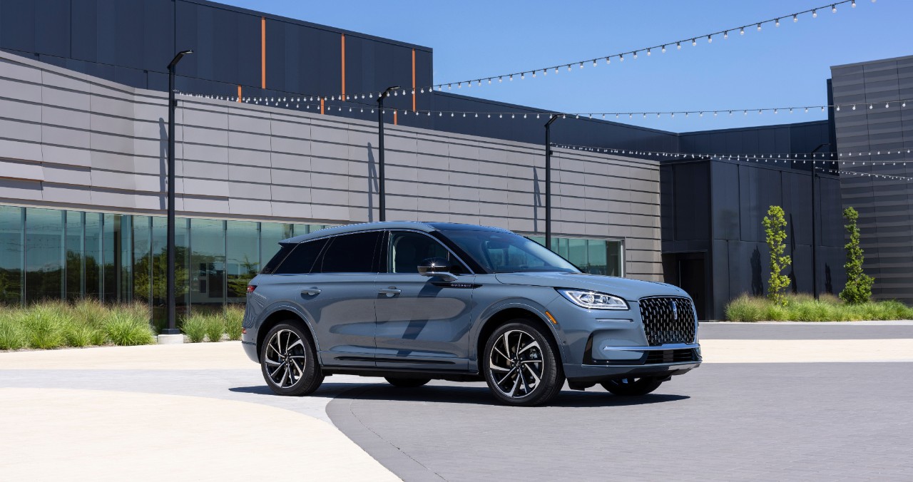New 2023 Lincoln Corsair Grand Touring_02.jpg