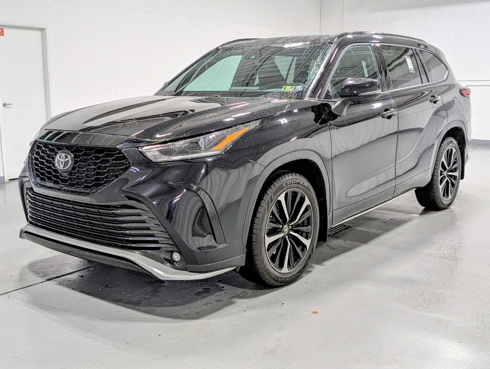 2021 Toyota Highlander XSE's photo