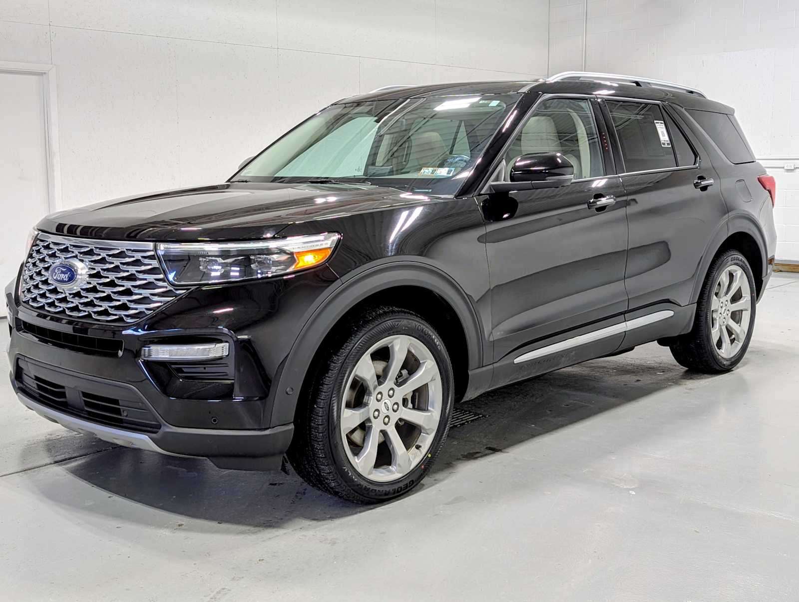 2020 Ford Explorer Platinum's photo