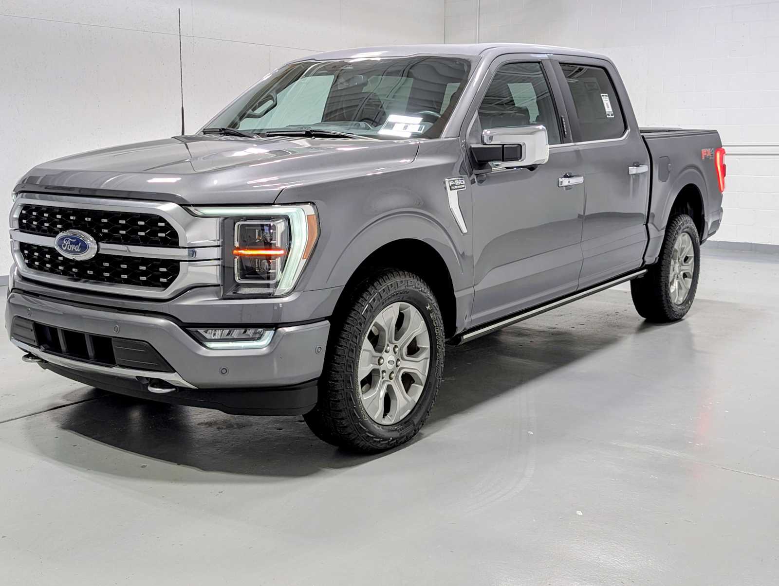2023 Ford F-150 Platinum's photo