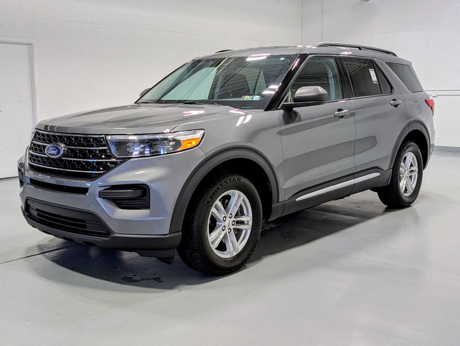 2023 Ford Explorer XLT 4WD's photo