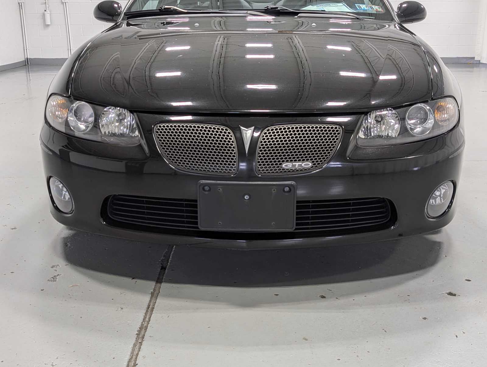 Used 2004 Pontiac GTO Base with VIN 6G2VX12G34L256050 for sale in Greensburg, PA