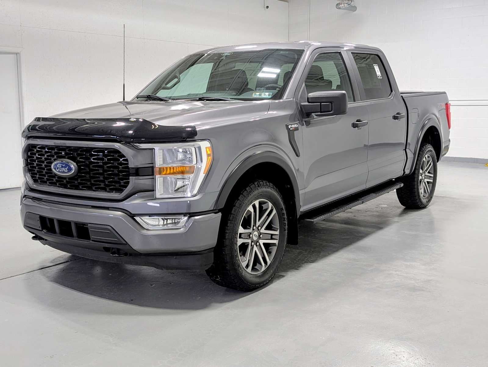 2021 Ford F-150 XL's photo