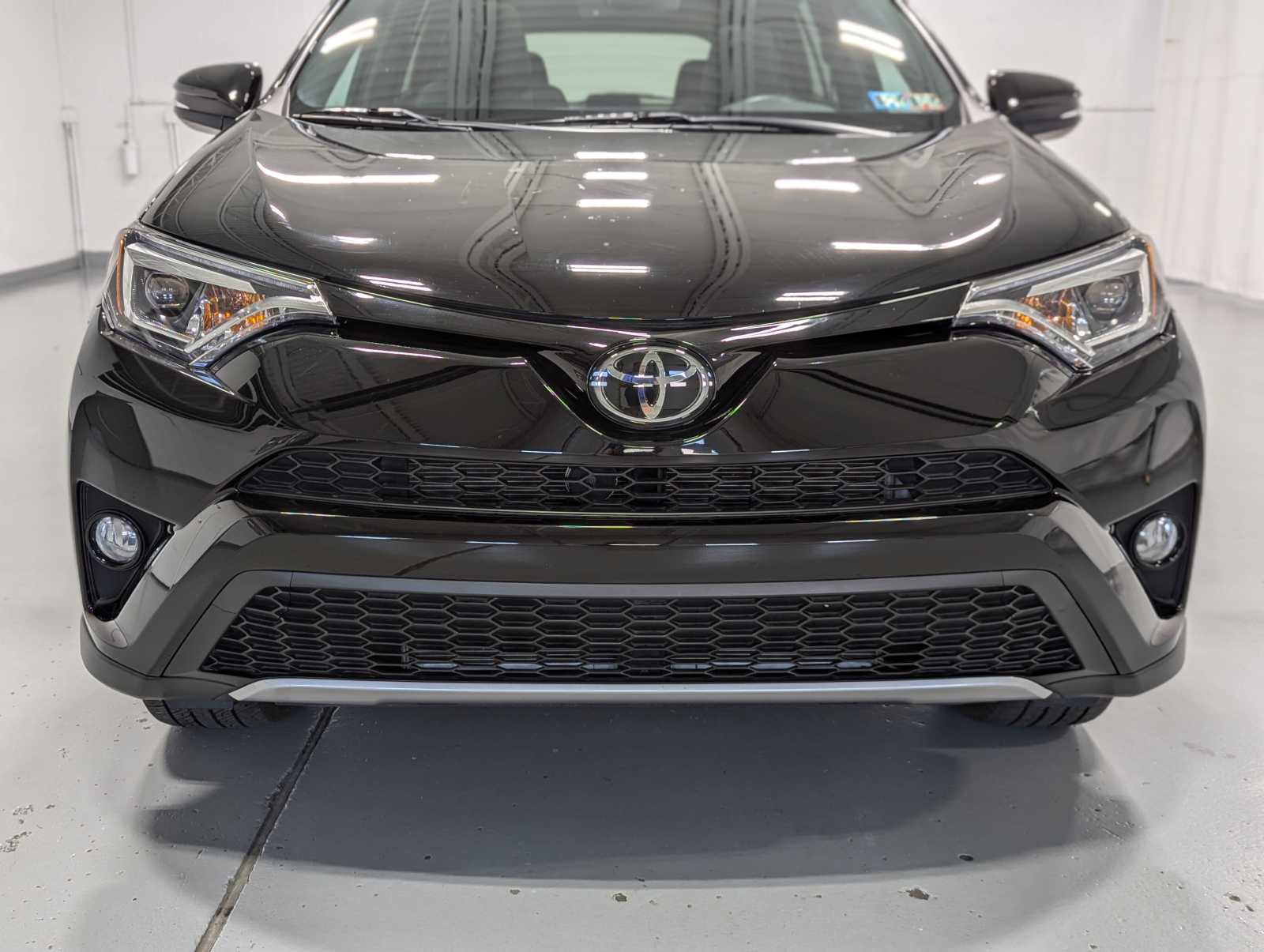 Used 2018 Toyota RAV4 SE with VIN 2T3JFREV6JW818230 for sale in Greensburg, PA