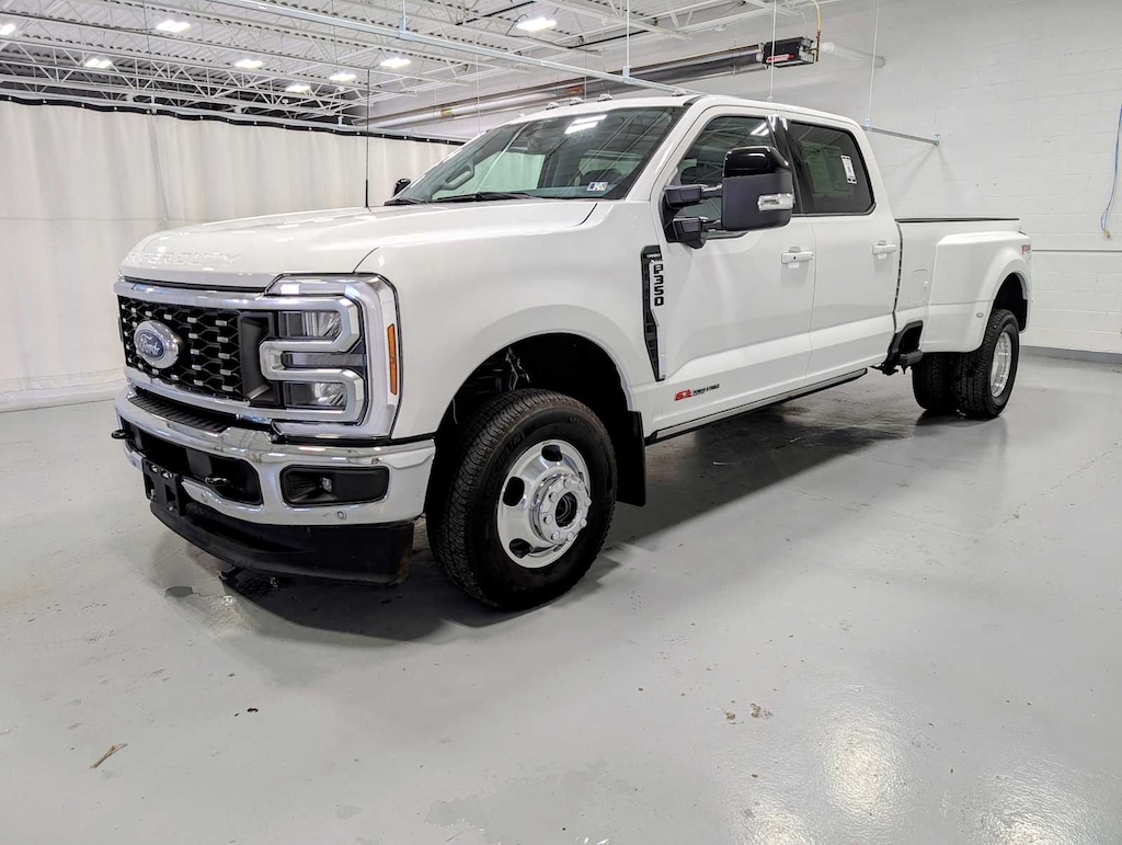 Used 2024 Ford Super Duty F-350 DRW Lariat 4WD Crew Cab 8 Box 4WD Crew Cab 8 Box