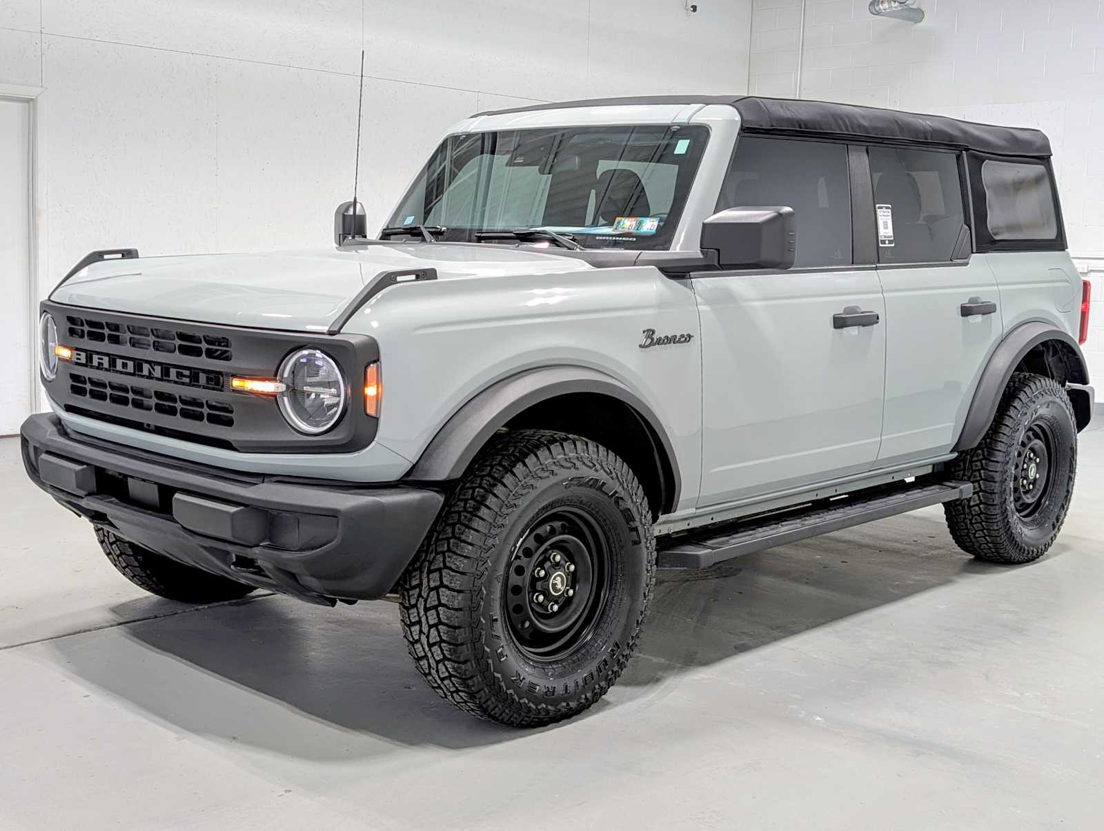 2023 Ford Bronco 4-Door Base