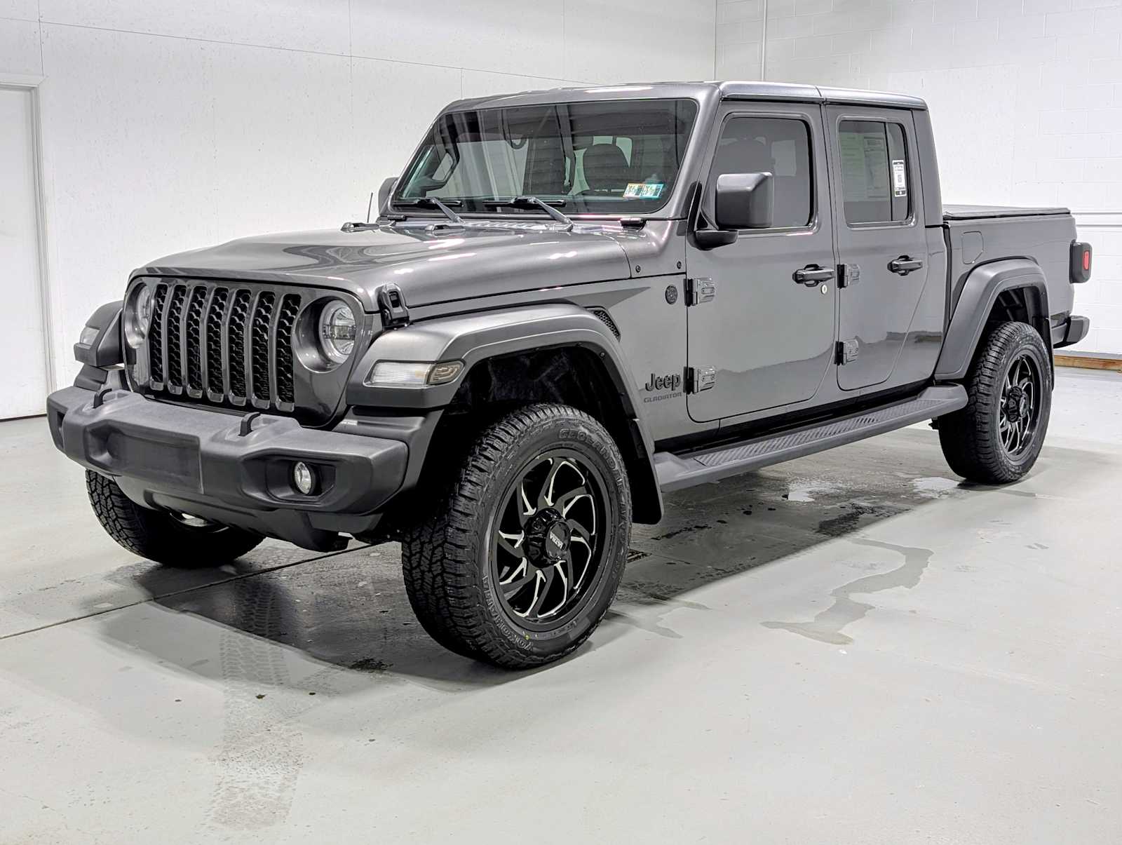 2022 Jeep Gladiator Sport's photo