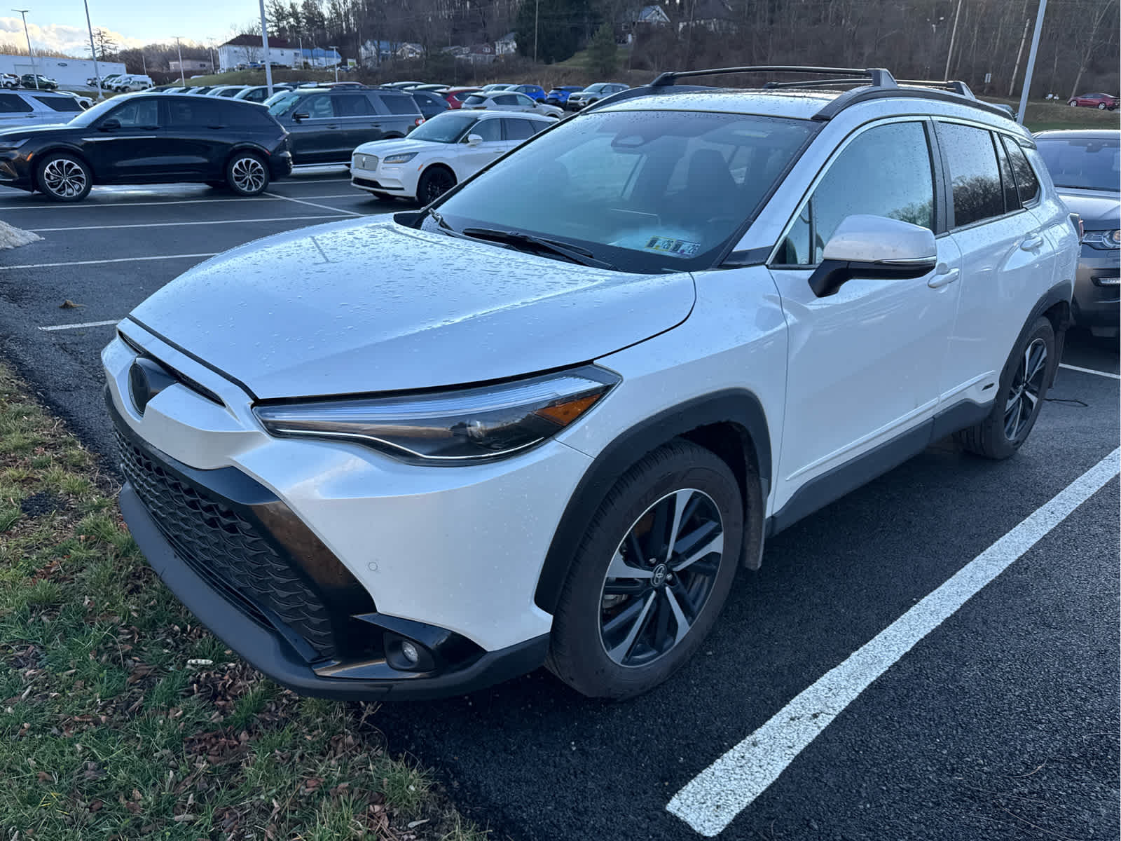 2024 Toyota Corolla Cross XSE's photo