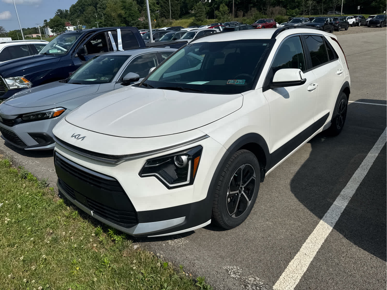 2024 Kia Niro EX HEV's photo
