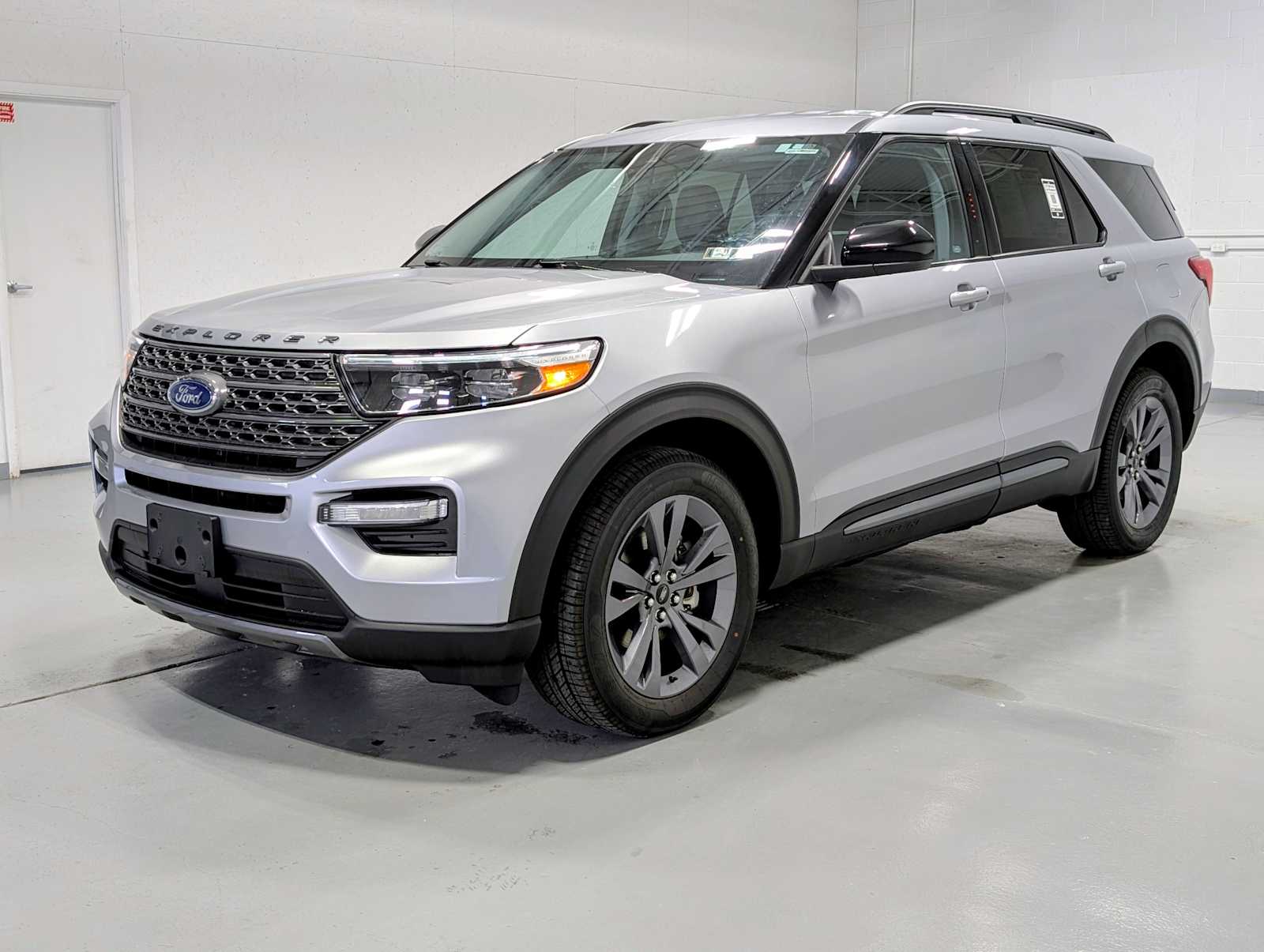 2023 Ford Explorer XLT 4WD's photo