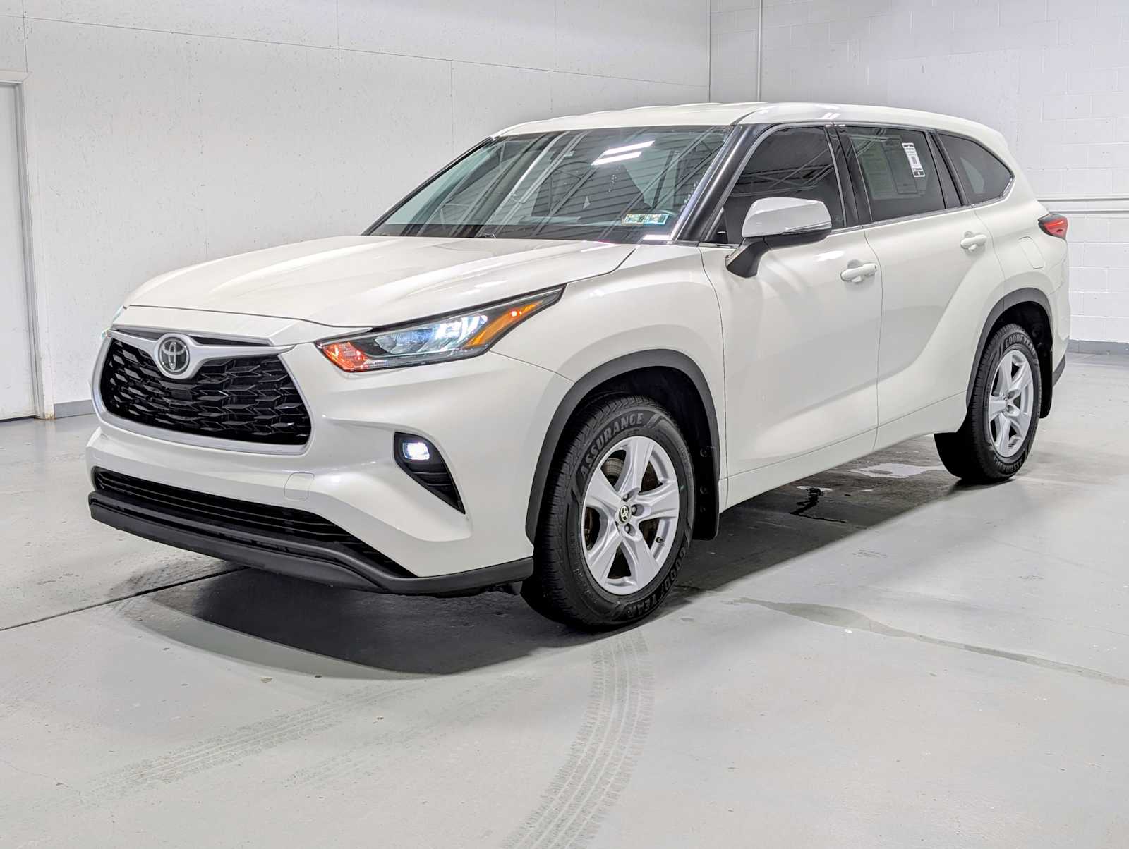 2020 Toyota Highlander LE's photo