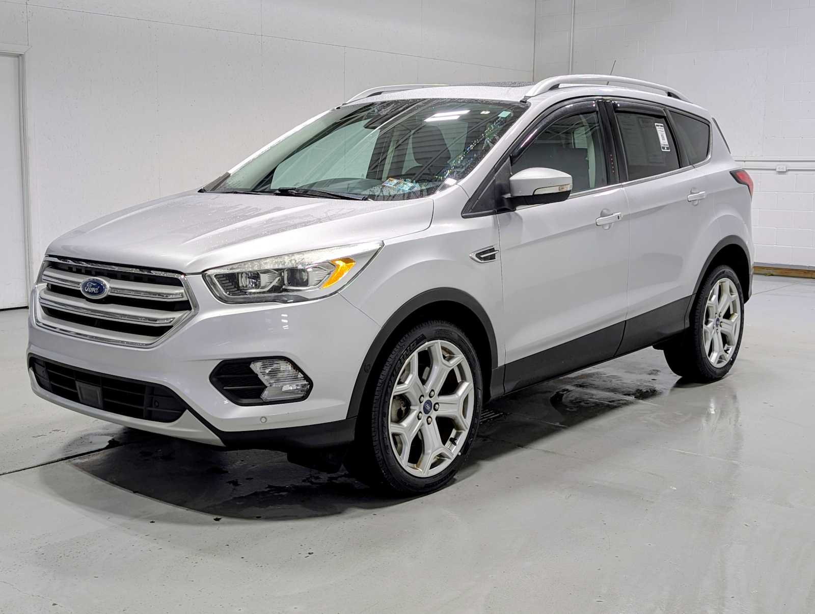 2019 Ford Escape Titanium's photo