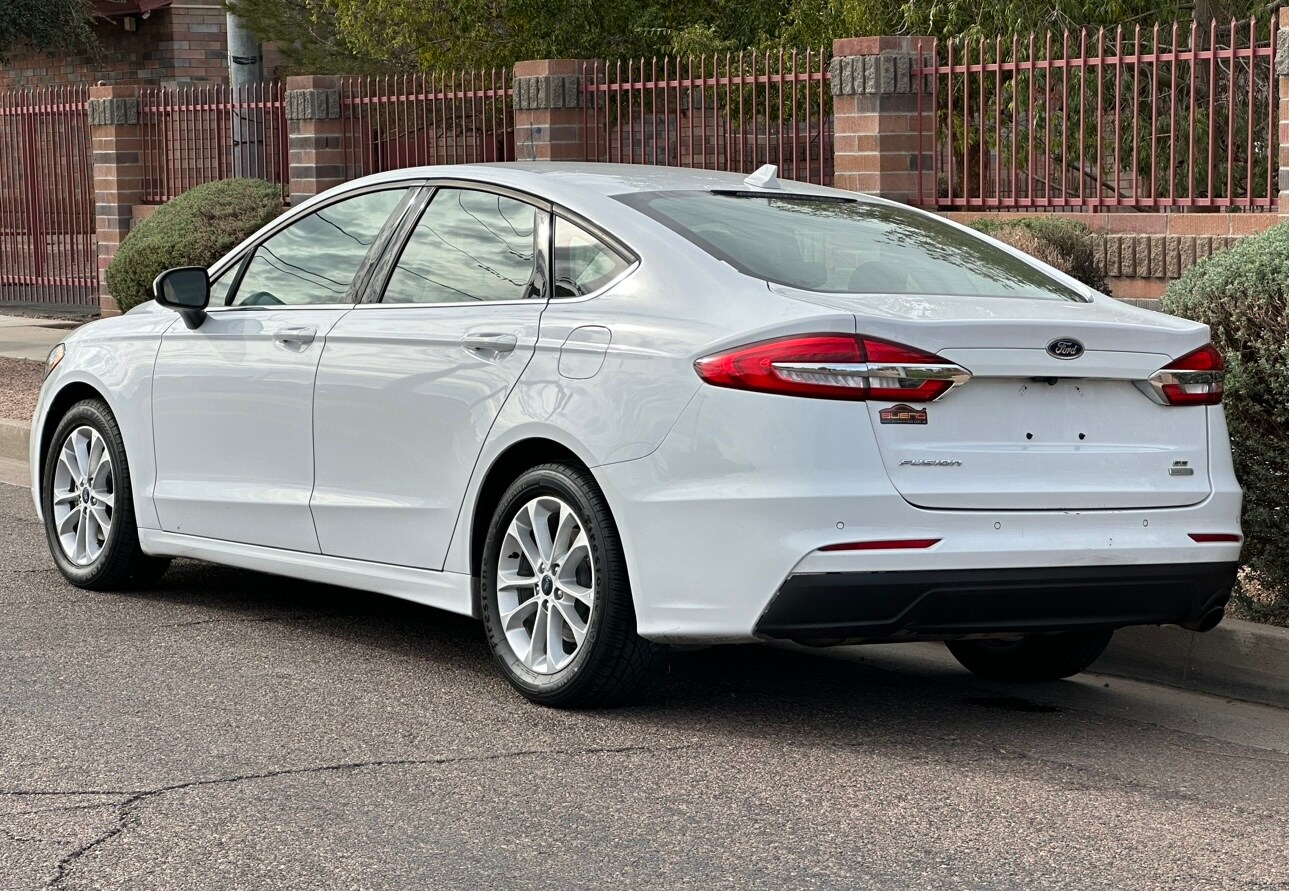 2020 Ford Fusion SE photo 4