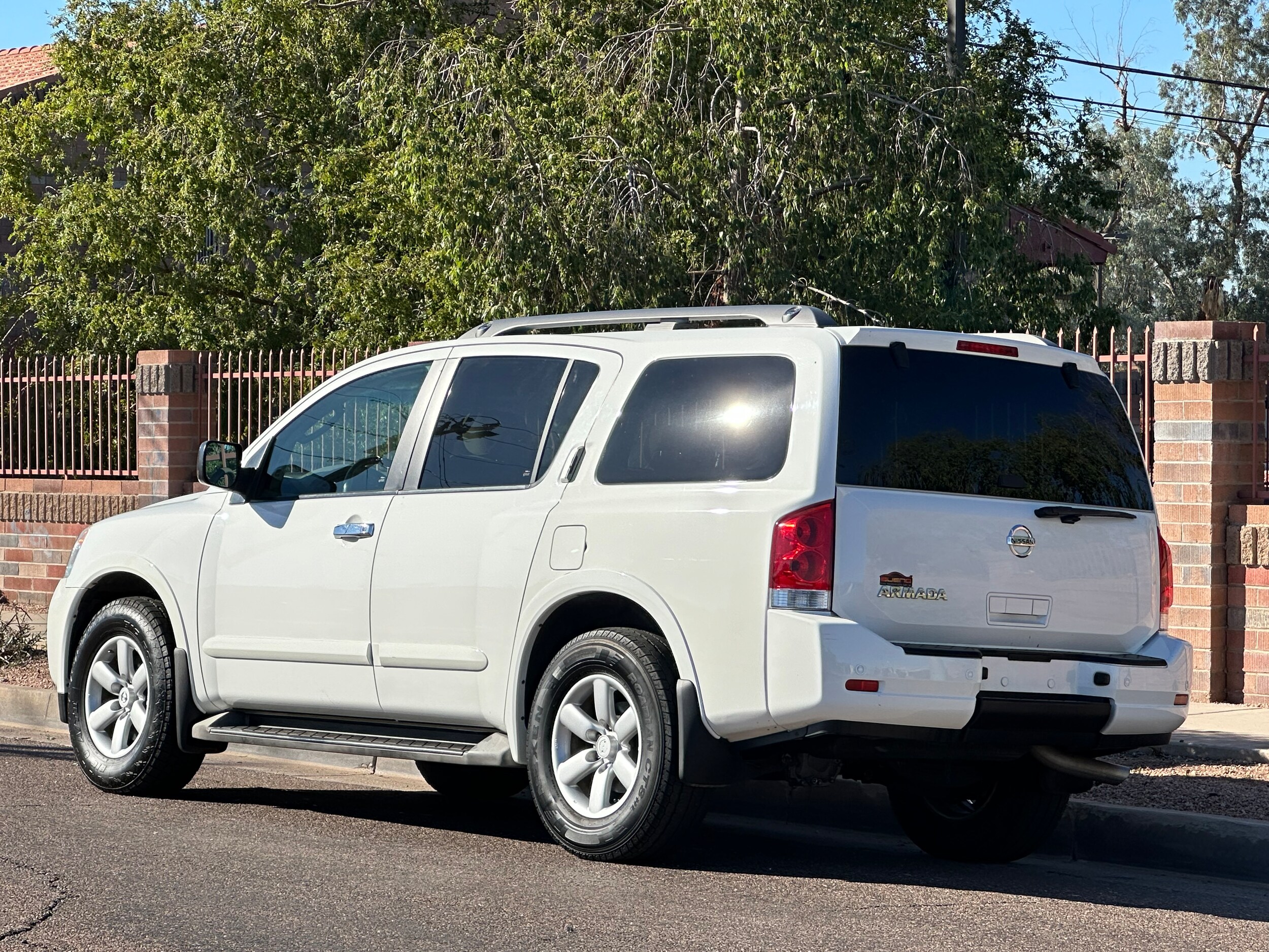 2011 Nissan Armada SV photo 4