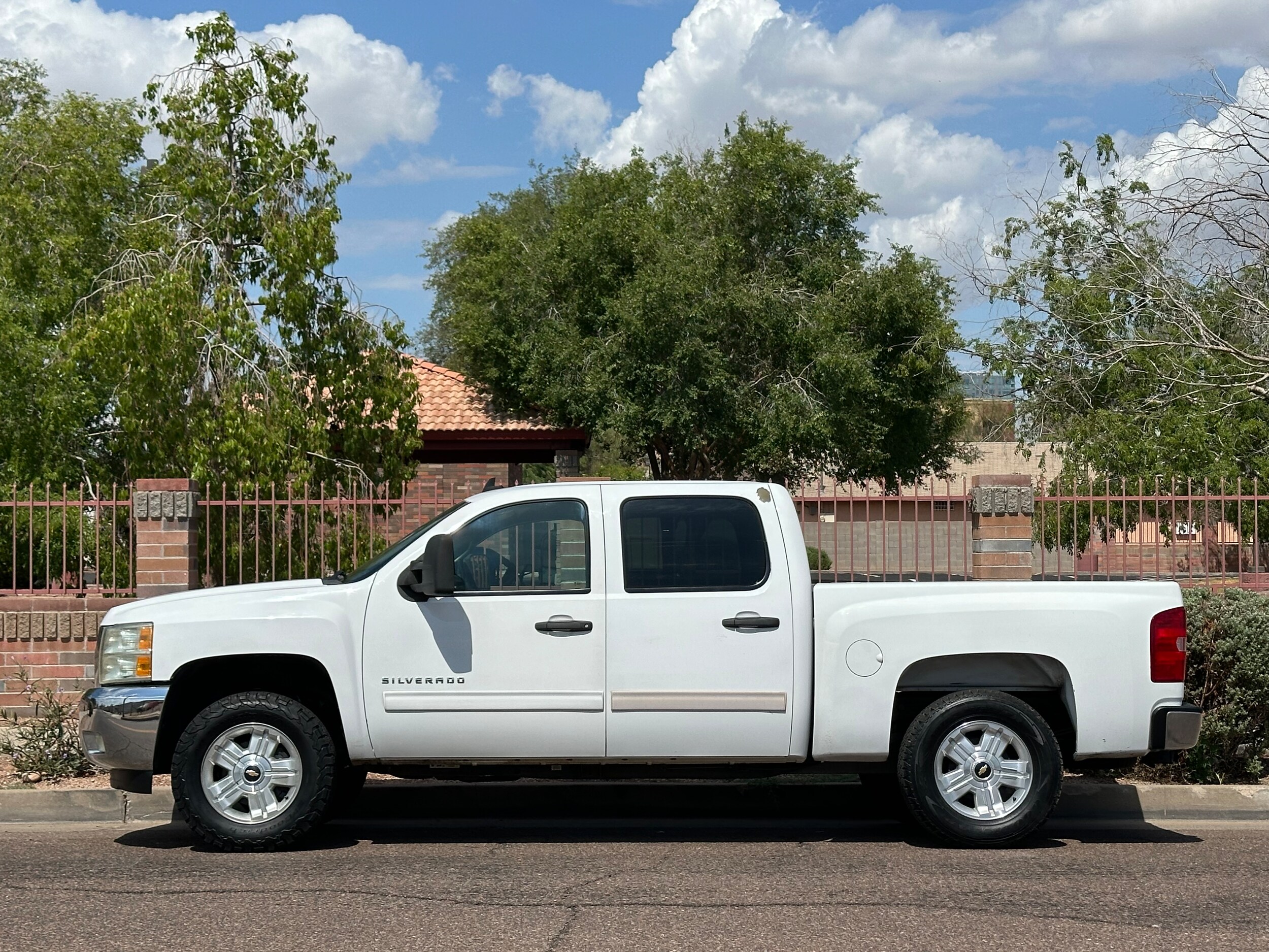 2012 Chevrolet Silverado 1500 LT photo 2