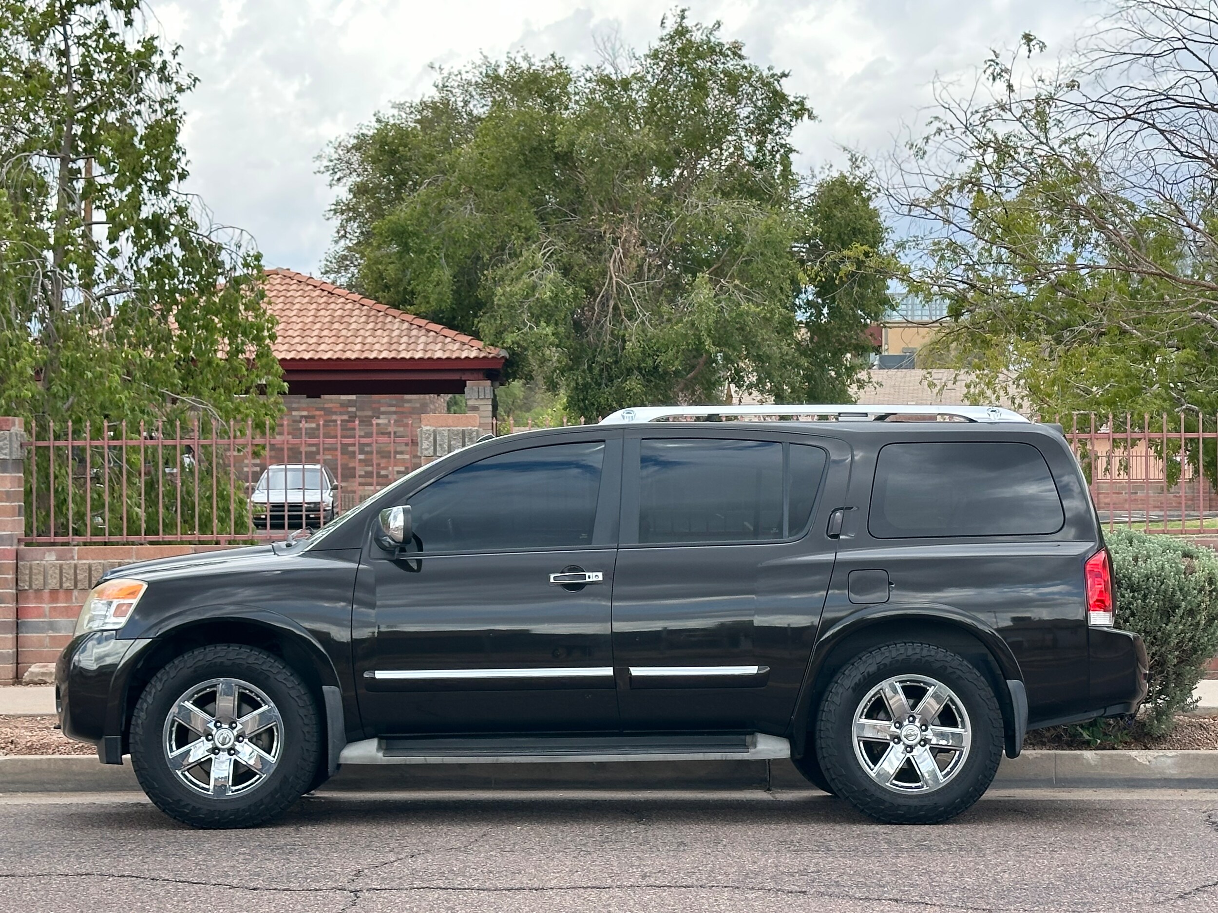 2011 Nissan Armada Platinum photo 3
