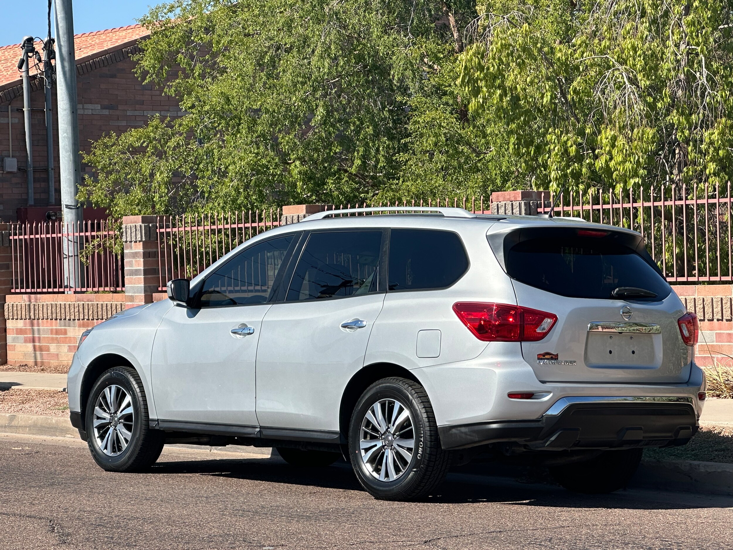 2018 Nissan Pathfinder S photo 3