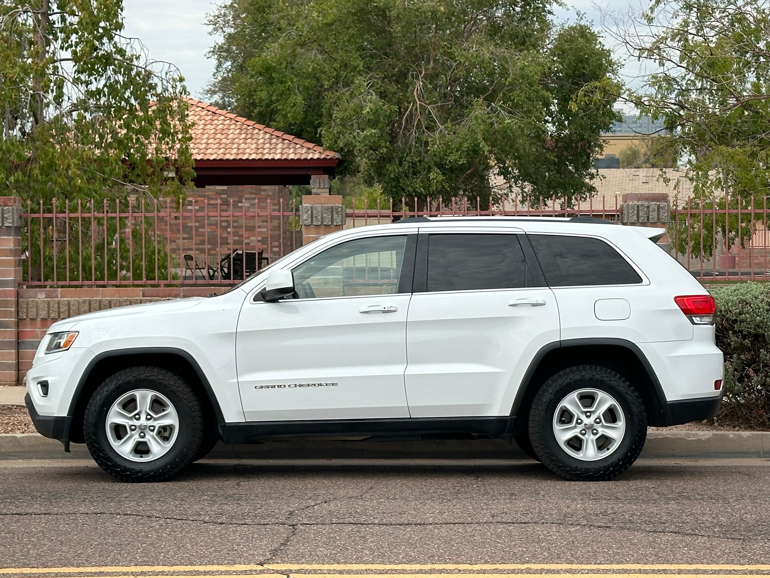 2015 Jeep Grand Cherokee Laredo photo 2