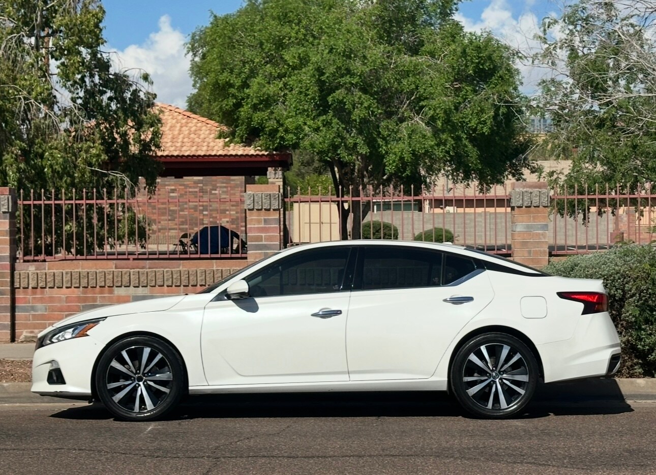 2019 Nissan Altima 2.5 Platinum photo 3