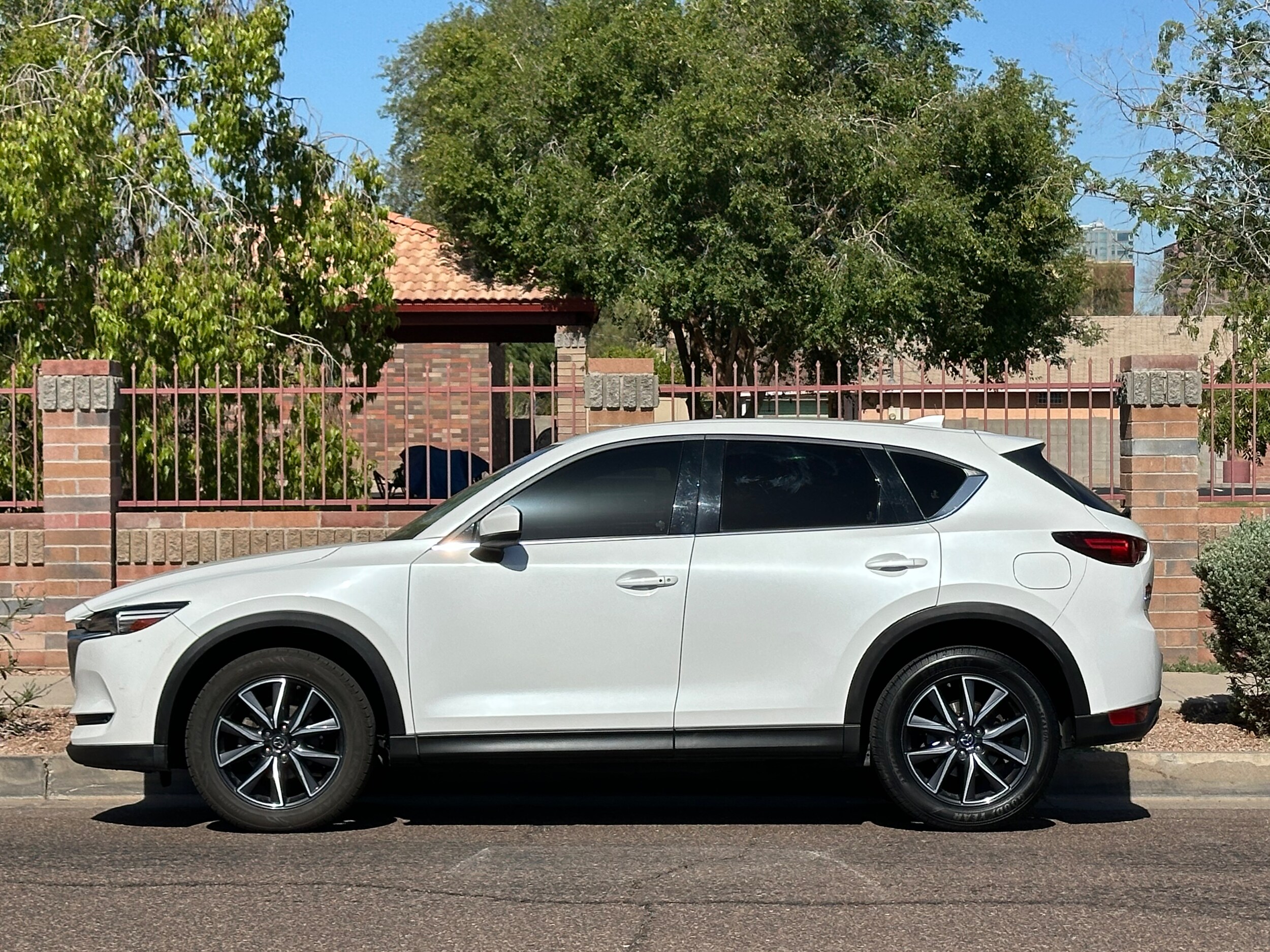 2017 Mazda CX-5 Grand Touring photo 2