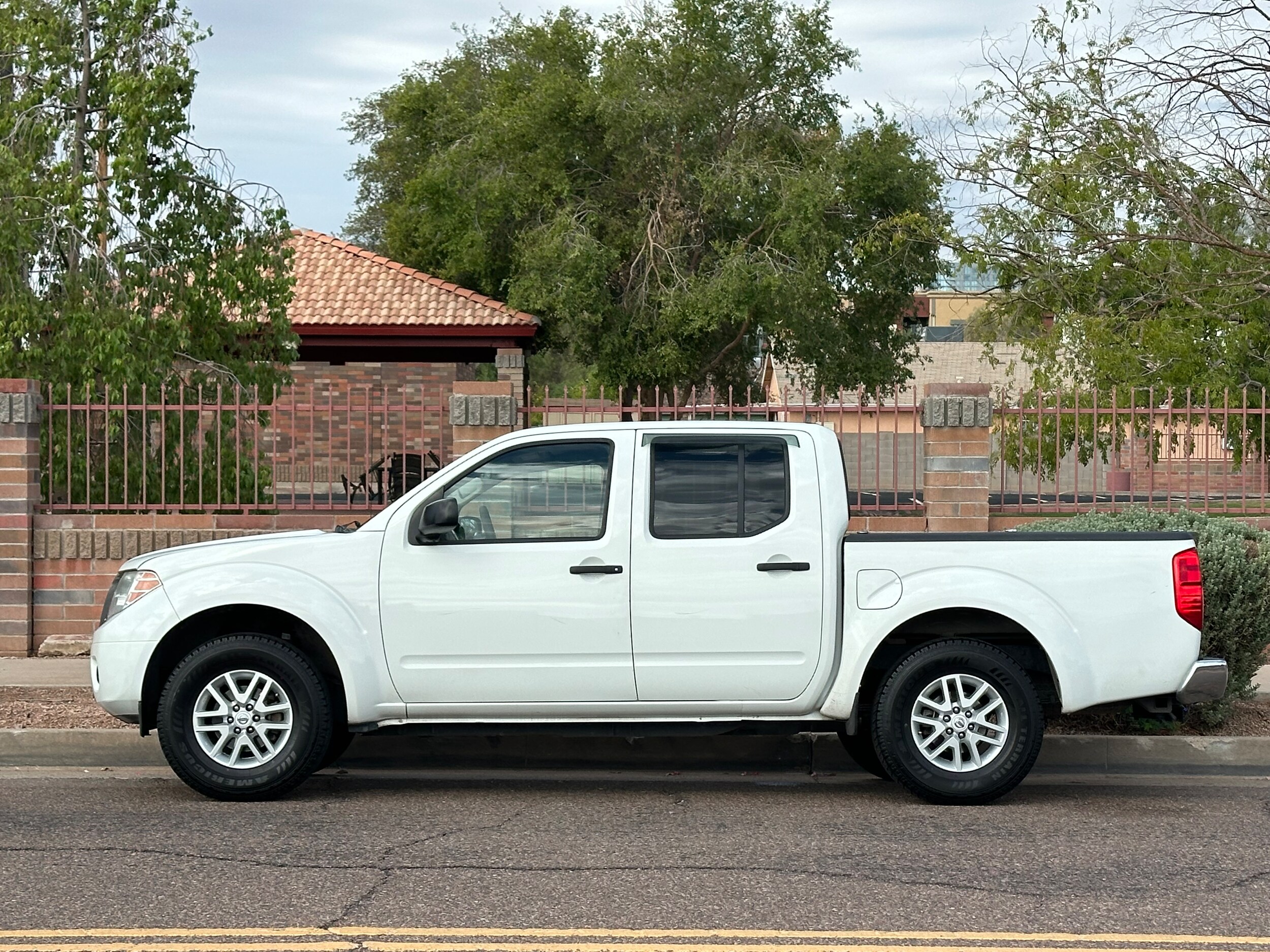 2019 Nissan Frontier SV photo 3