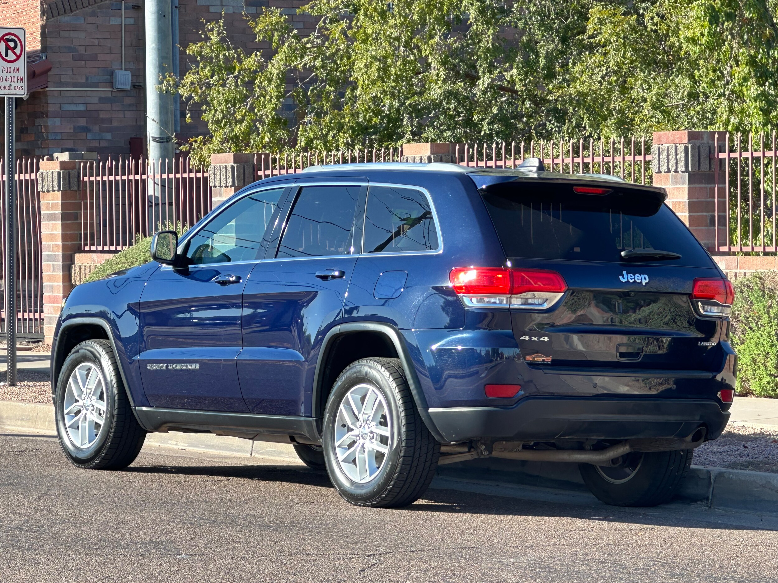 2017 Jeep Grand Cherokee Laredo photo 3