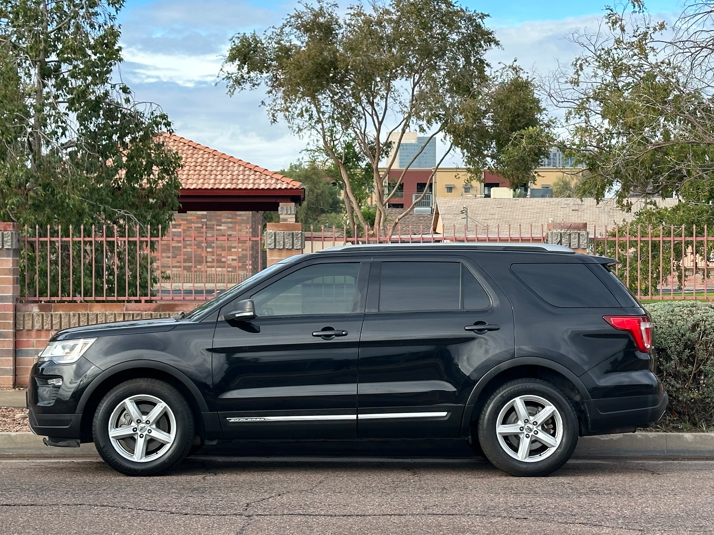 2019 Ford Explorer XLT photo 2
