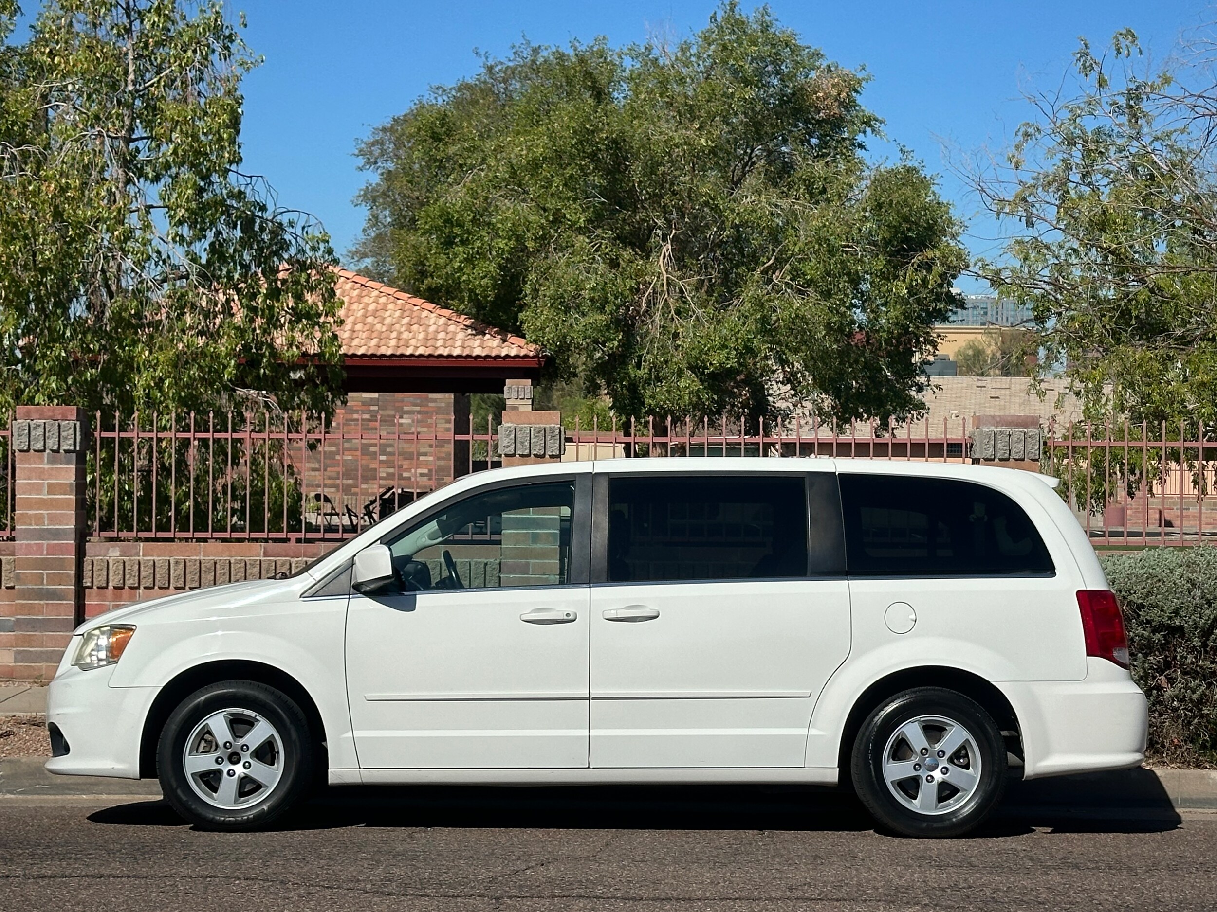 2012 Dodge Grand Caravan Crew photo 3