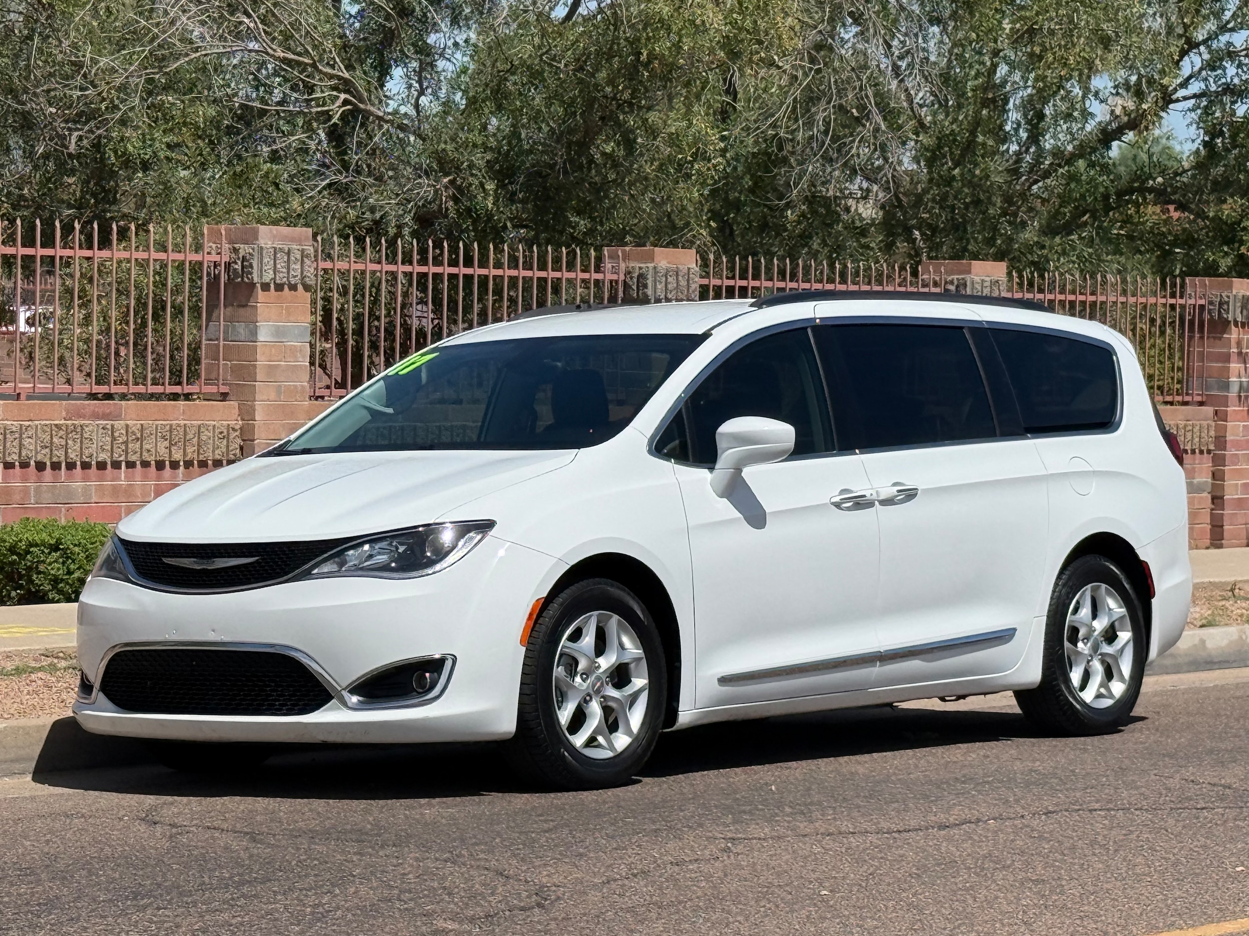 2017 Chrysler Pacifica Touring-L's photo
