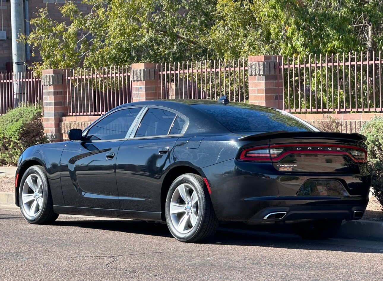 2016 Dodge Charger SXT photo 4