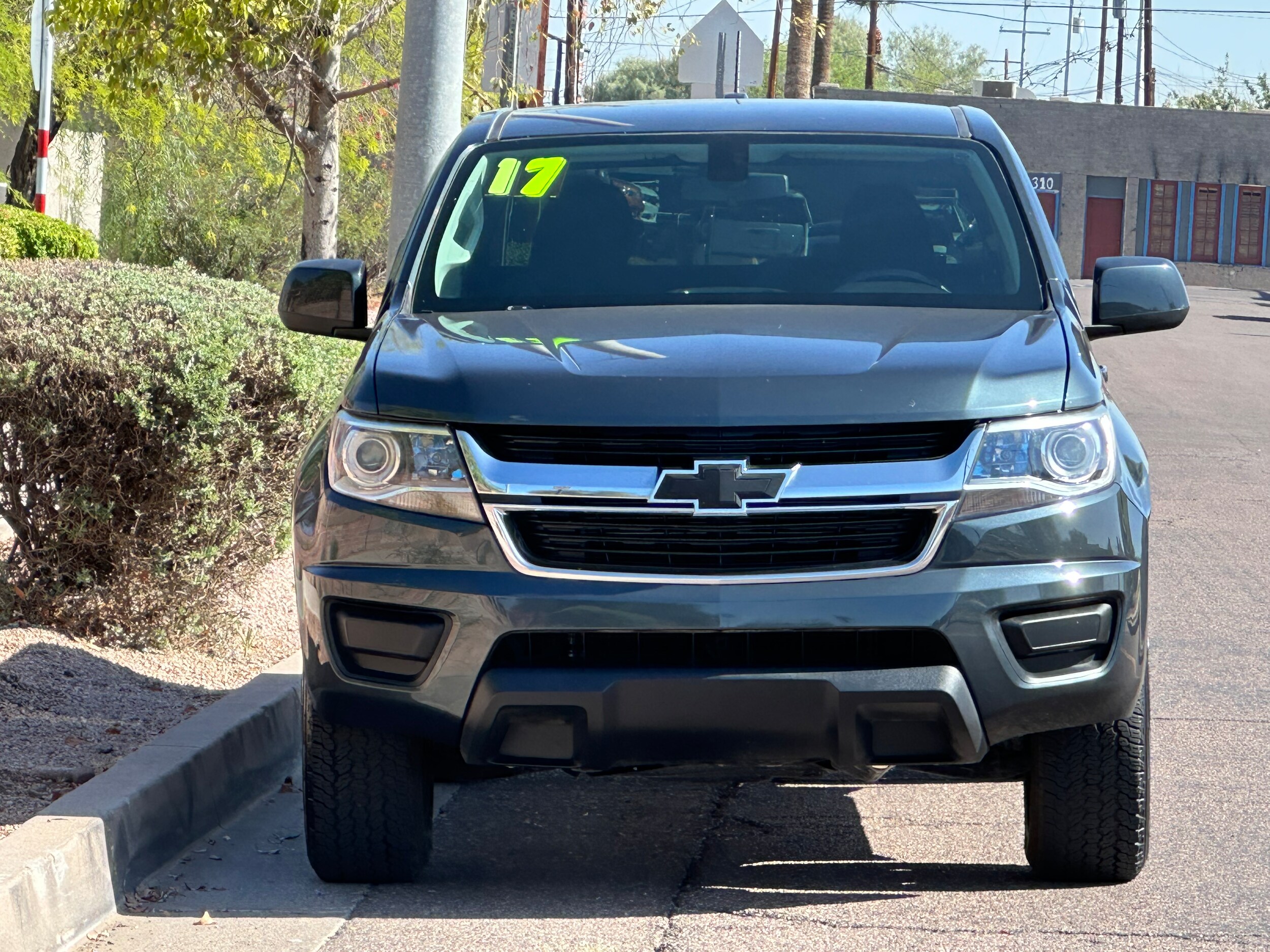 2017 Chevrolet Colorado LT photo 2